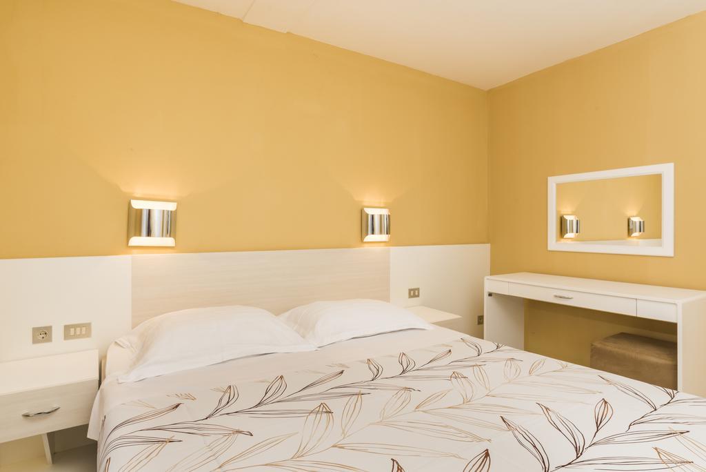 Apartments Amfora Plava Laguna Umag Ruang foto